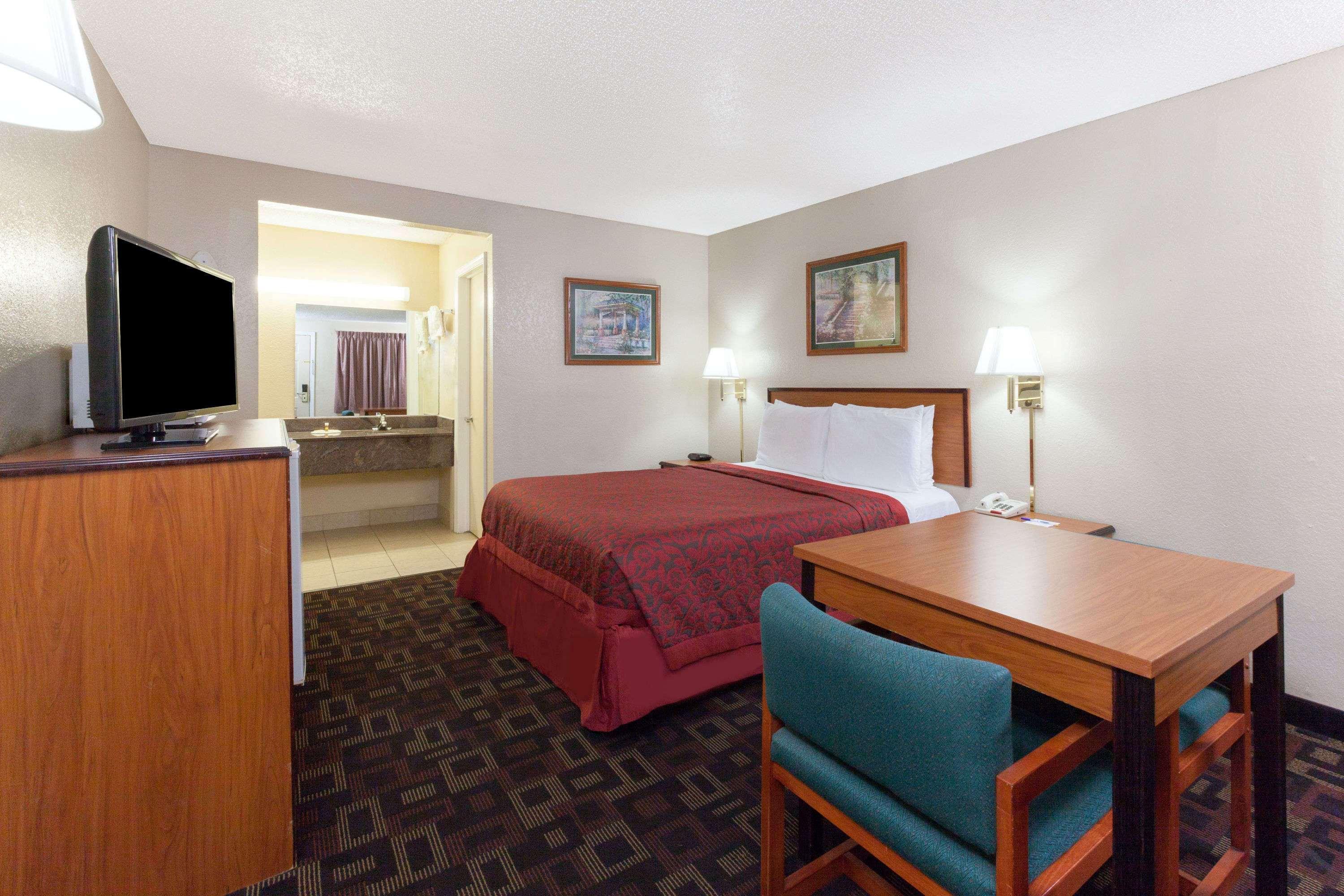Days Inn Oklahoma City West Екстериор снимка