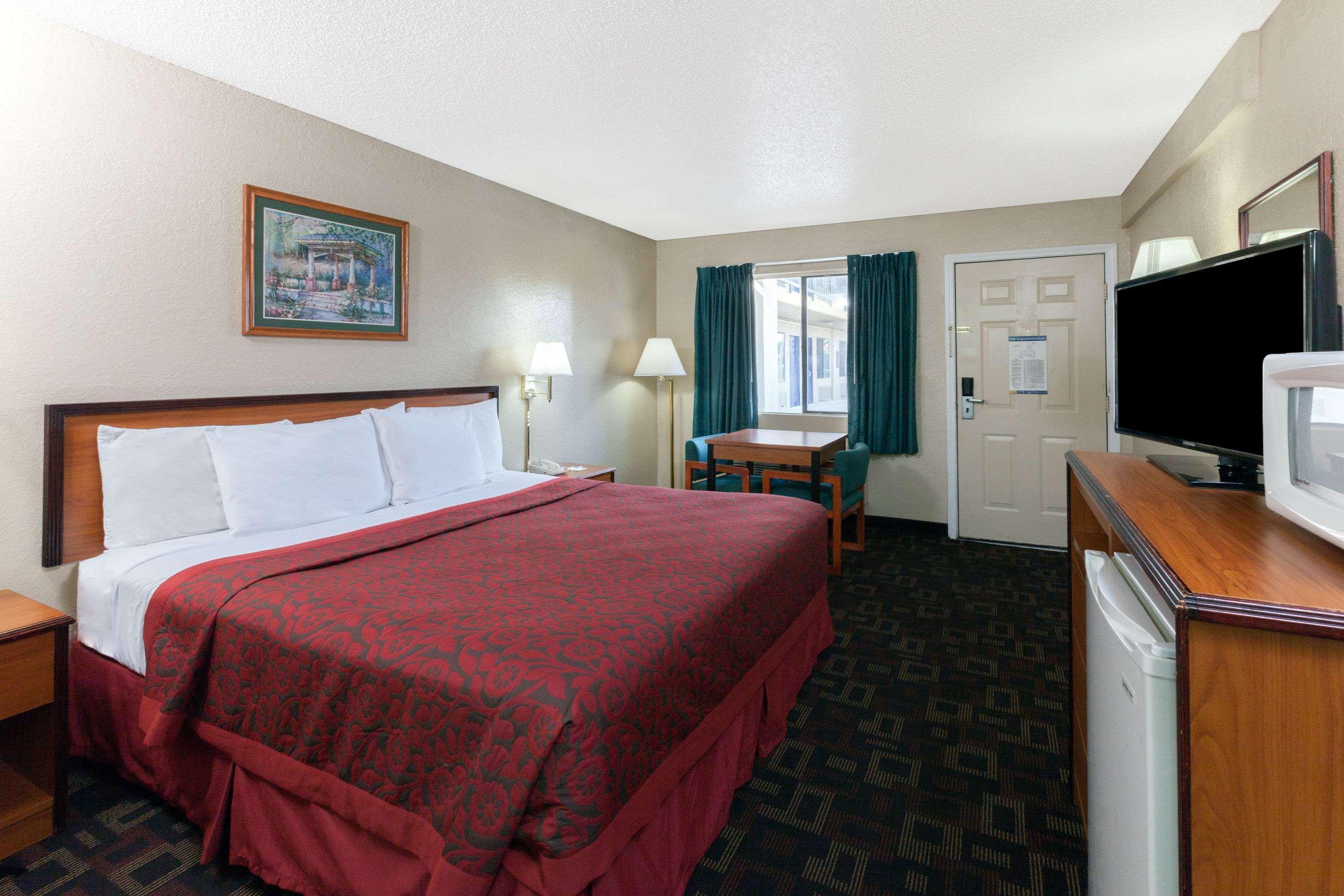 Days Inn Oklahoma City West Екстериор снимка